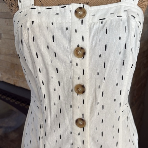 Illa Illa linen cream white pantsuit black detail button close criss cross strap - Picture 3 of 16